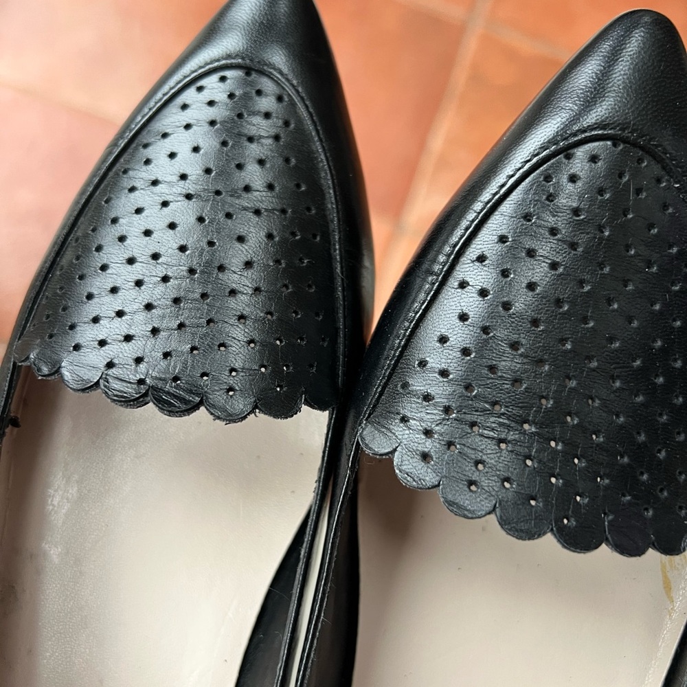 Cole Haan Black Pointed Toe Flats with Scalloped Studded Vamp (8.5) - Picture 3 of 5